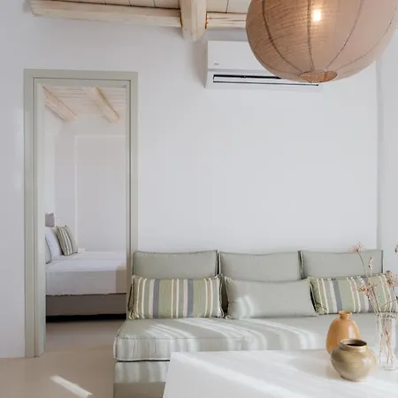 White Cliff Paros Ampelas