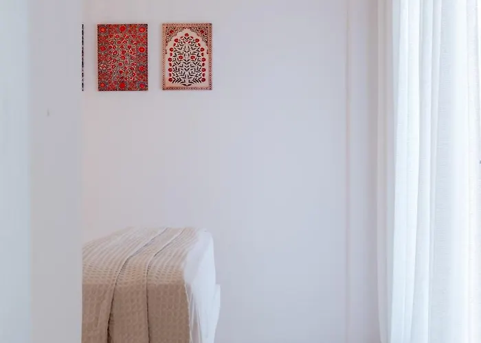 White Cliff Paros Амбелас