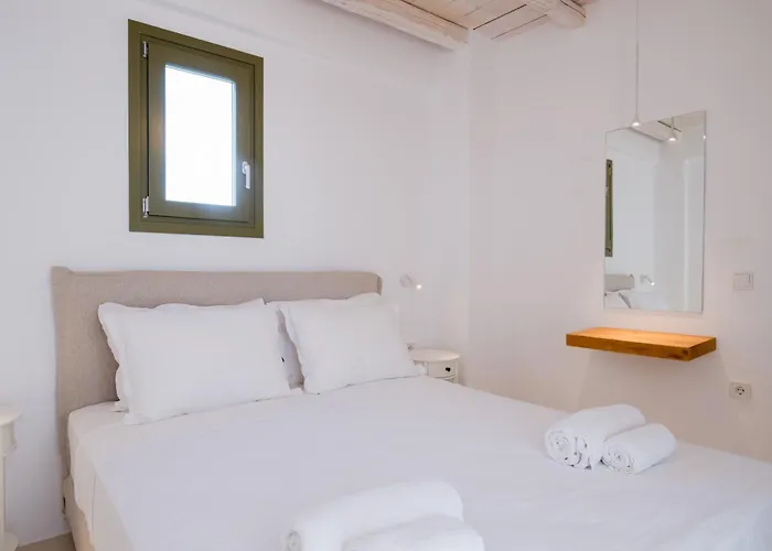 White Cliff Paros Амбелас