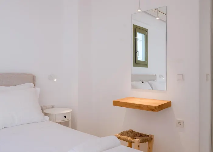 White Cliff Paros Амбелас