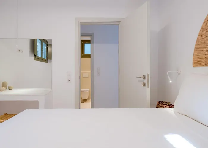 White Cliff Paros Амбелас